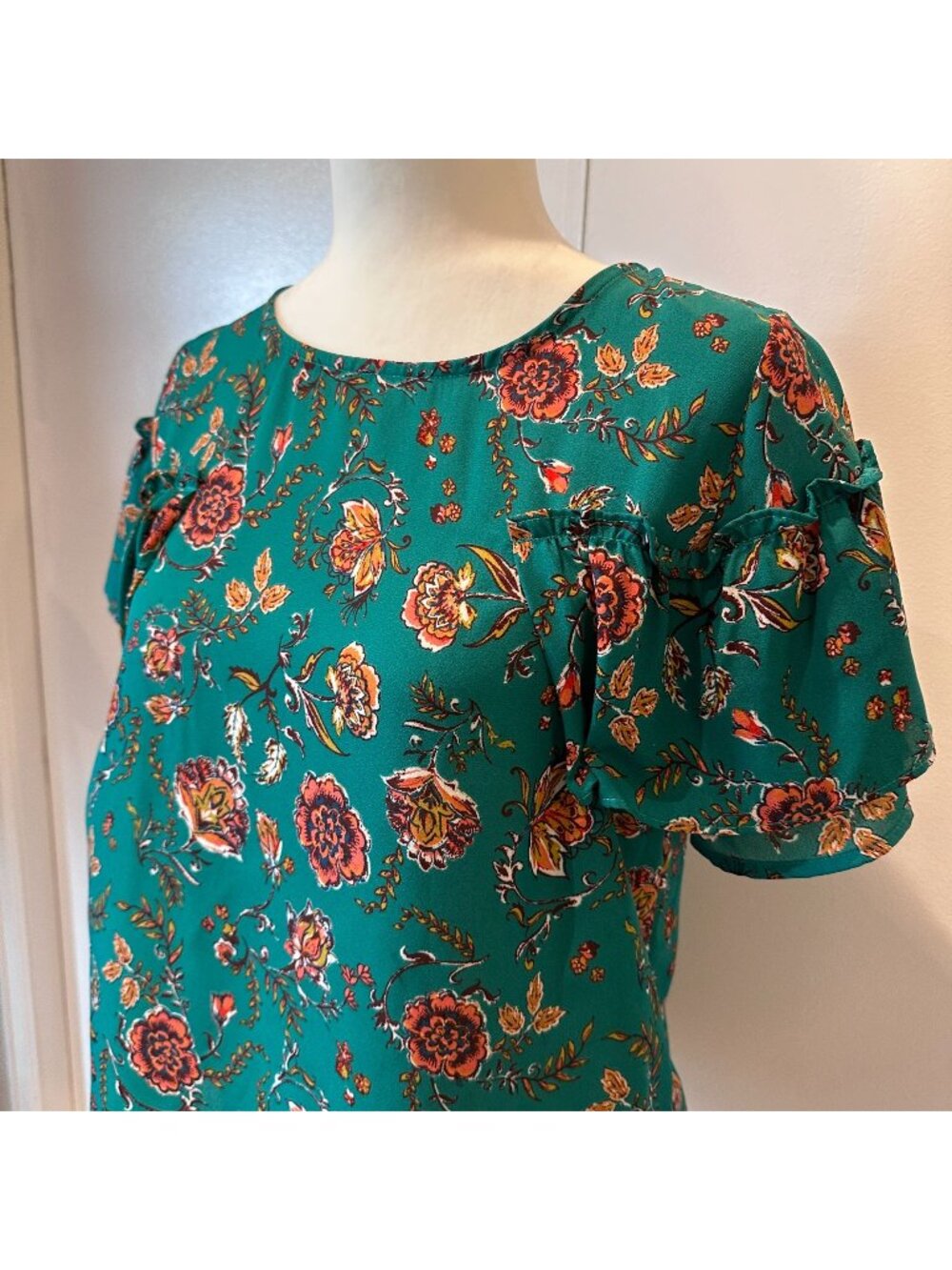 Floral Green Blouse With Ruffle Sleeves & Back Zipper - Small